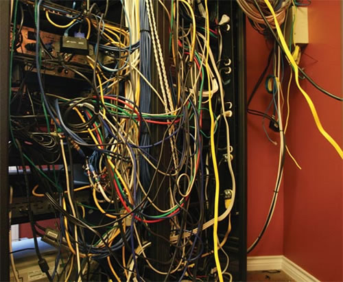 Câblage messy server room