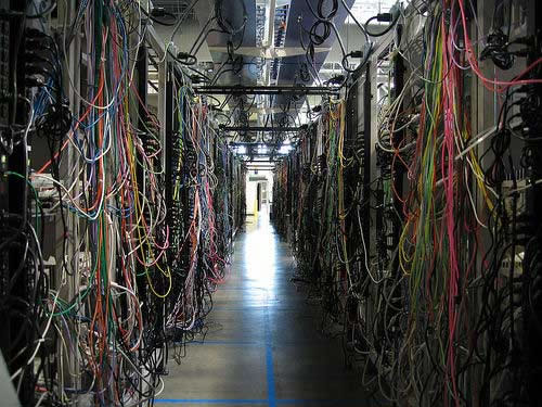 El peor trabajo de cableado de los racks de la sala de servidores