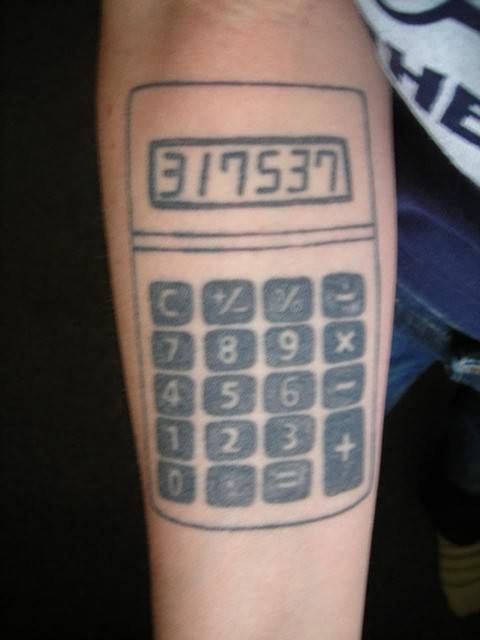 Tatuagem Nerd calculadora